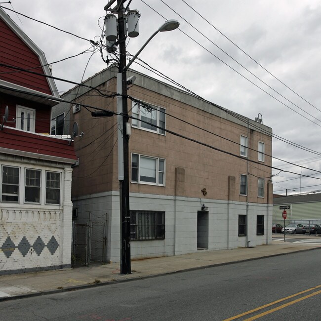 850 West Side Ave in Jersey City, NJ - Building Photo - Building Photo