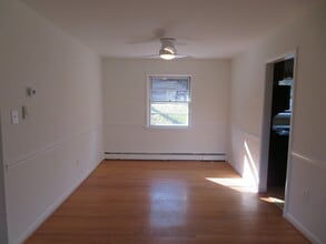 26 Lakeside Dr in Greenbelt, MD - Foto de edificio - Building Photo