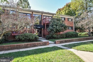 2700 Dartmouth Rd in Alexandria, VA - Building Photo - Building Photo