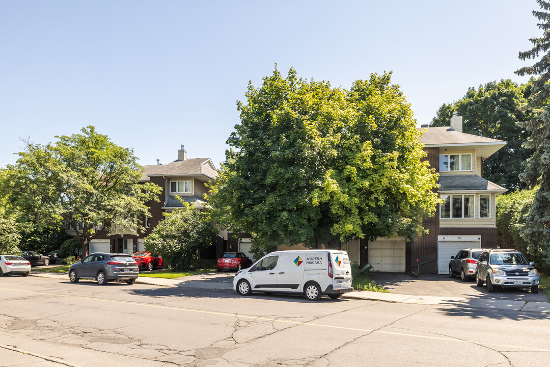 1912 Russell Rd in Ottawa, ON - Building Photo
