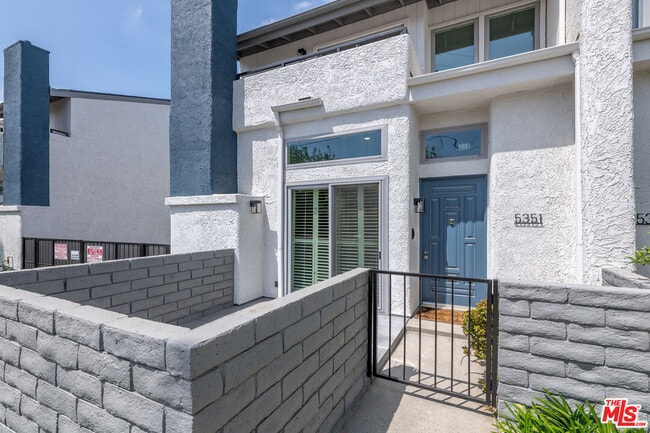 5351 Corteen Pl in Los Angeles, CA - Building Photo - Building Photo