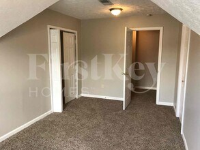 7945 Weathers Ct in Lithonia, GA - Foto de edificio - Building Photo