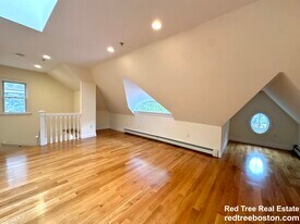 10 Selkirk Rd, Unit 4 in Boston, MA - Building Photo