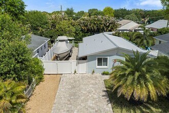 911 W Hawie St in Jupiter, FL - Foto de edificio - Building Photo