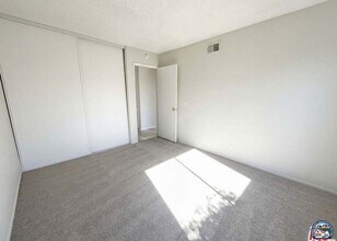 13143 E Mesa Verde Dr in Moorpark, CA - Building Photo - Building Photo