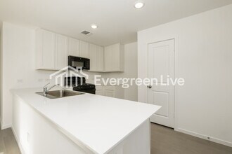 12528 Huntington Rdg Wy in Oklahoma City, OK - Building Photo - Building Photo