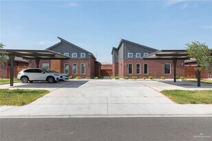 804 Hidden Hls St in Mission, TX - Building Photo