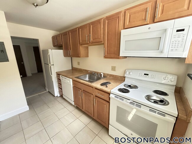 property at 8 Brattle Dr