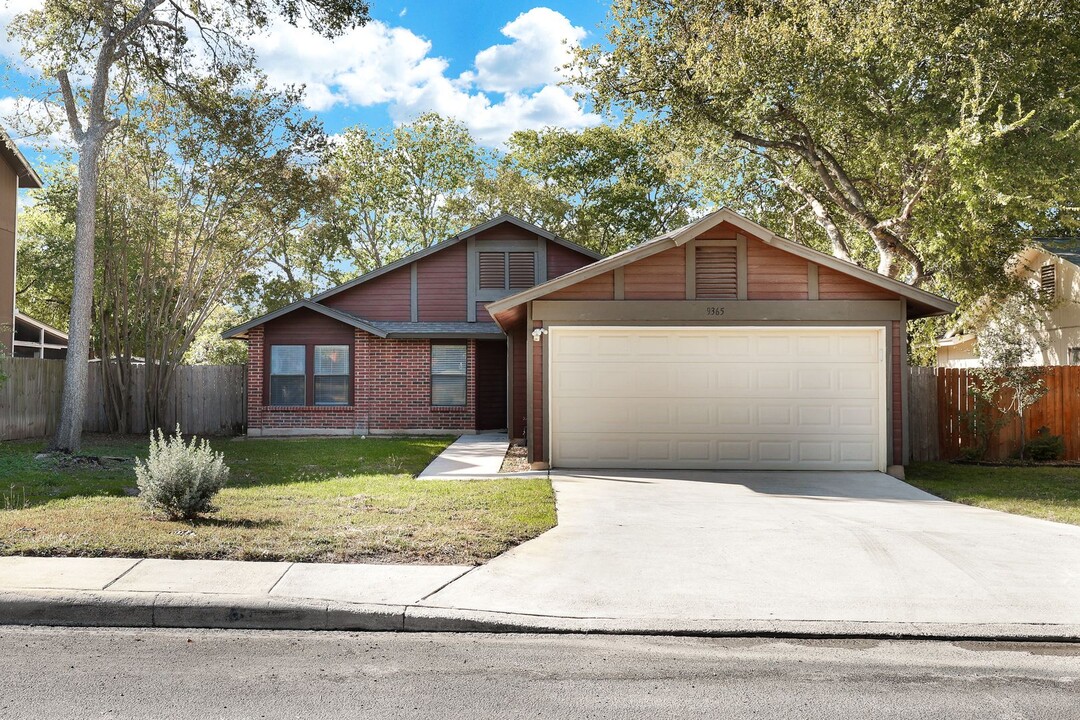 9365 Autumn Branches in San Antonio, TX - Building Photo