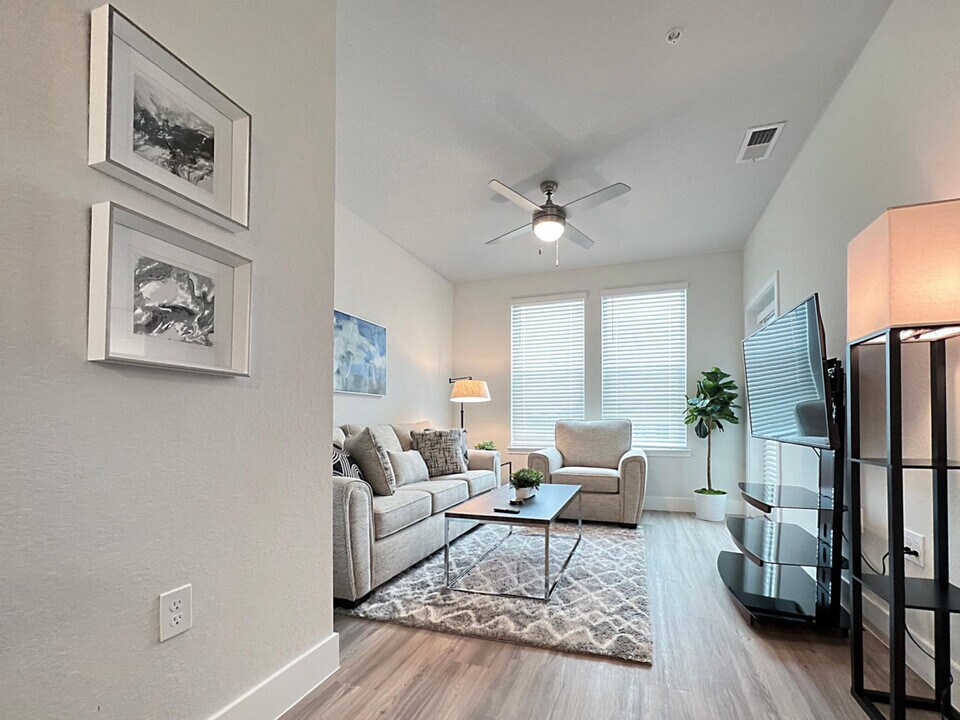 8985 Bertha Palmer Blvd in Temple Terrace, FL - Building Photo