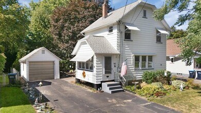92 Veness Ave, Unit 101 in Rochester, NY - Building Photo - Building Photo