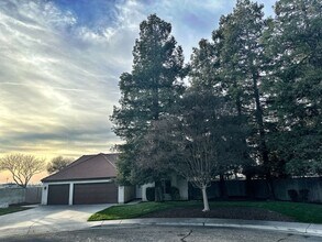 2322 E Murray Ct in Visalia, CA - Building Photo - Building Photo