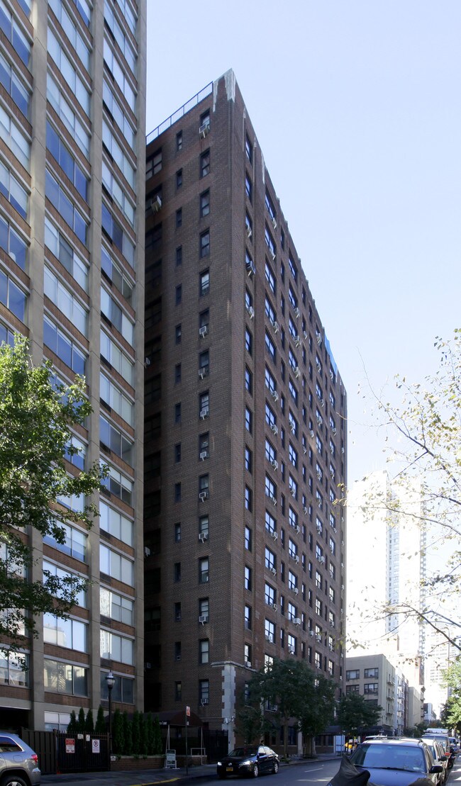 Stonehenge 58 in New York, NY - Foto de edificio - Building Photo