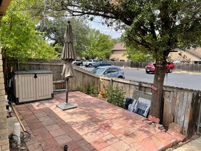 1015 E Yager Ln, Unit 108 in Austin, TX - Building Photo - Building Photo