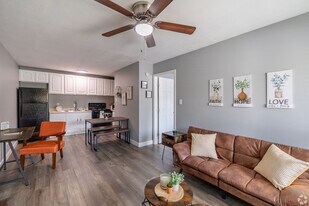 Ashton Park Apartments in Tallahassee, FL - Building Photo