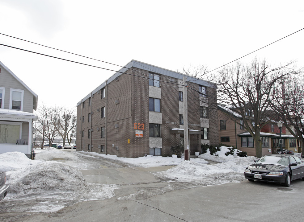 Arcadia Apartments in Madison, WI - Building Photo