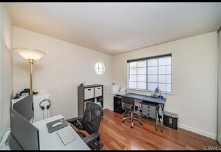 7944 E Deerfield Ln in Orange, CA - Foto de edificio - Building Photo