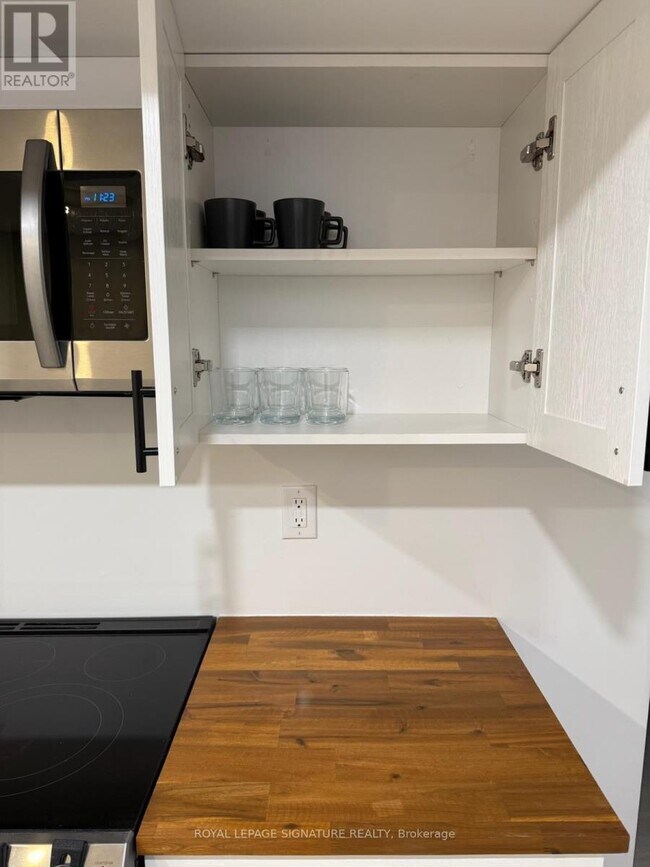 357 Rossland Rd E in Oshawa, ON - Building Photo - Building Photo