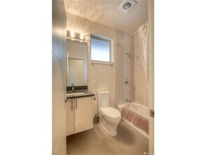 9035 17th Ave SW in Seattle, WA - Building Photo - Building Photo