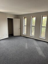 221 Cookstown New Egypt Rd, Unit F4 in Cookstown, NJ - Foto de edificio - Building Photo