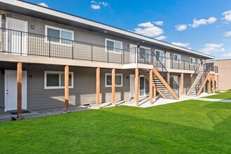 Fully Remodeled, Modern Living Inside  and  in Tacoma,  WA in Tacoma, WA - Foto de edificio - Building Photo