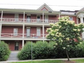 326 College St, Unit 14 in Burlington, VT - Building Photo - Building Photo