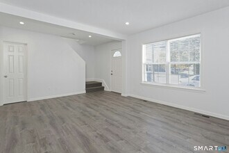 377 Hope St in Stamford, CT - Foto de edificio - Building Photo