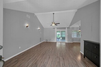 156 Greenleaf Ln in Conroe, TX - Building Photo - Building Photo