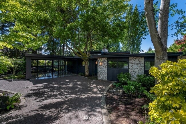 property at 3425 Magnolia Blvd W