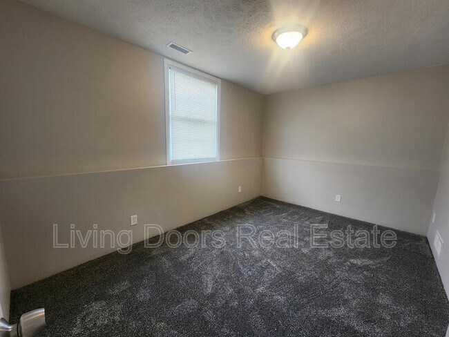 1748 N 27th St in Lincoln, NE - Foto de edificio - Building Photo