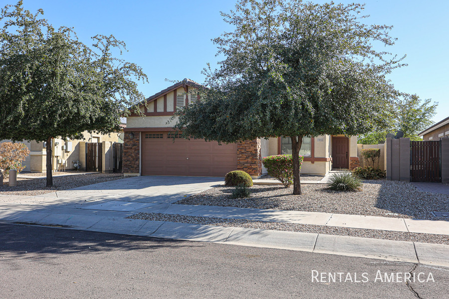 17033 W Sonora St in Goodyear, AZ - Foto de edificio