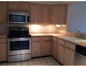 15 Marion St in Brookline, MA - Building Photo - Building Photo