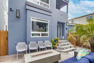 735 Whiting Ct in San Diego, CA - Foto de edificio - Building Photo