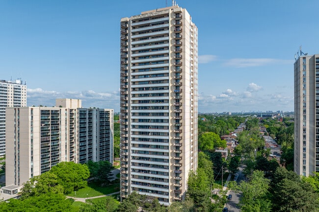 299 Glenlake (Toronto) Limited in Toronto, ON - Building Photo - Building Photo