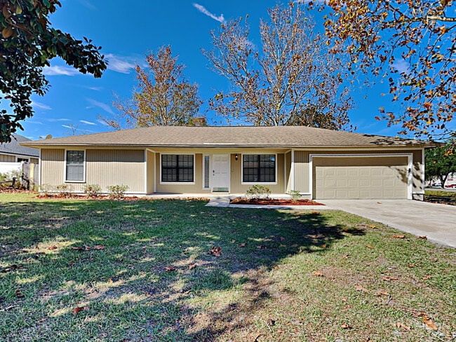 1056 Rene Ct in Orange Park, FL - Building Photo - Building Photo