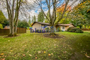 10135 SW Inez St in Tigard, OR - Building Photo