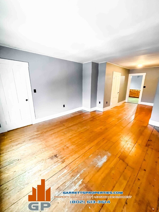 24 Steeple Pl, Unit 4