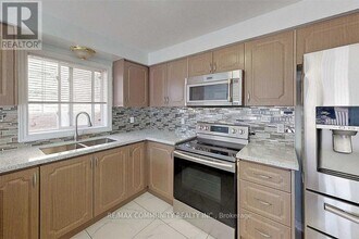 2 Picasso Rd in Toronto, ON - Building Photo - Building Photo
