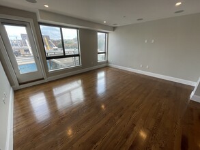 263 W 2nd St, Unit 1 in Boston, MA - Building Photo - Building Photo