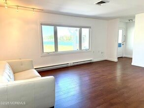 696 Plymouth Dr in Lakewood, NJ - Building Photo - Building Photo