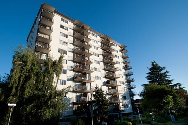 Regency Towers in New Westminster, BC - Building Photo