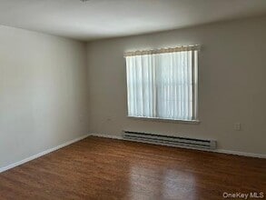 353 Woodbridge Dr in Ridge, NY - Building Photo - Building Photo