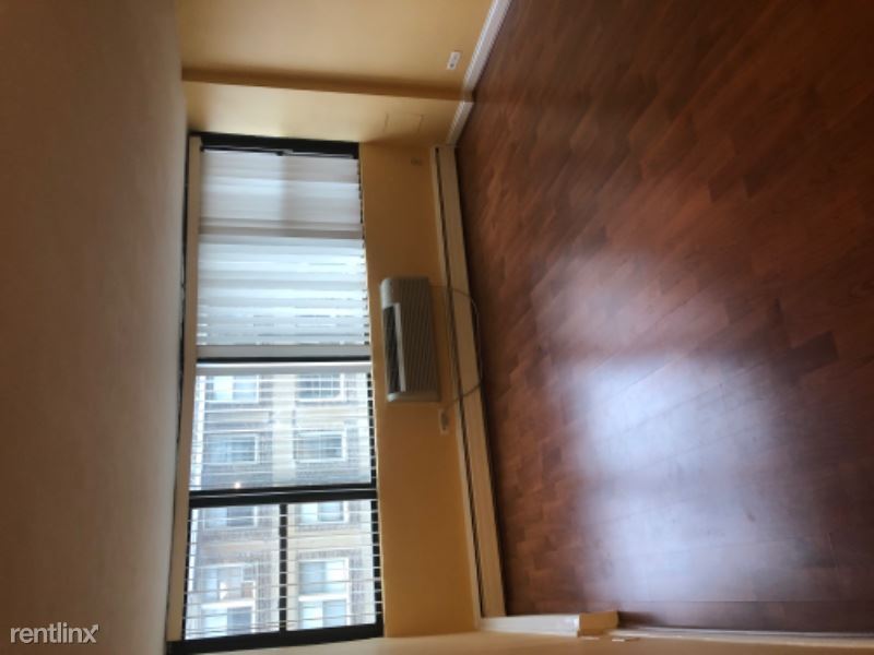 5740 N Sheridan Rd in Chicago, IL - Building Photo
