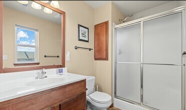 1795 Sara Ct in North Liberty, IA - Foto de edificio - Building Photo