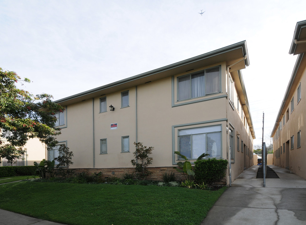 Carmona Apartments in Los Angeles, CA - Building Photo