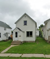 213 2nd St SW in Chisholm, MN - Building Photo