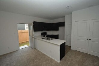 1106 Minnow Ln in Bastrop, TX - Foto de edificio - Building Photo