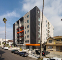 906 S Kenmore Ave in Los Angeles, CA - Foto de edificio - Building Photo