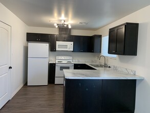 123 W Jacobs St, Unit B in Somerton, AZ - Foto de edificio - Building Photo