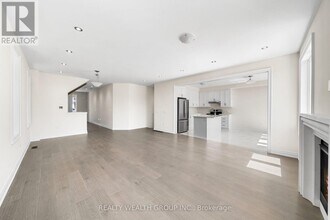 261 Seaview Heights in East Gwillimbury, ON - Building Photo - Building Photo